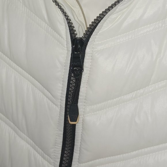 Guess White Puffer Coat with hood - Picture 4 of 7